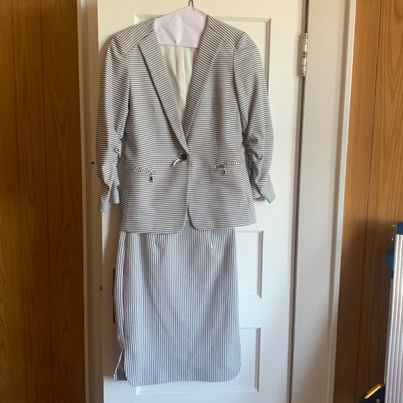 Skirt/ blazer suit set - Picture 1 of 3